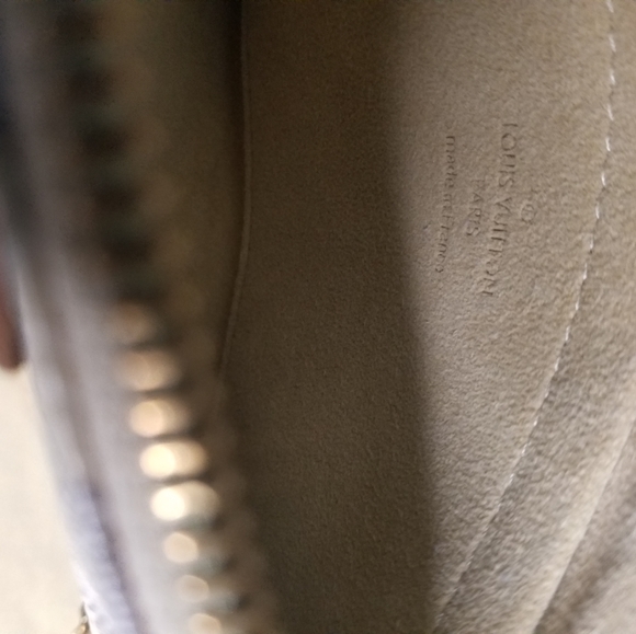 Authentic Louis Vuitton damier azur pochette MM - Picture 10 of 11